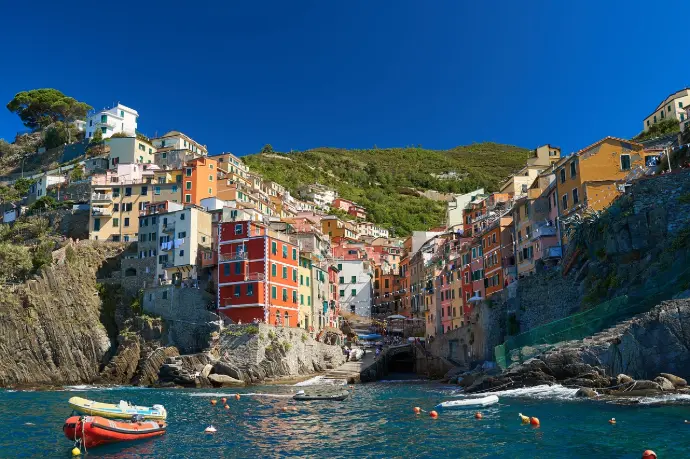 Riomaggiore Riomaggiore sailing Cinque terre